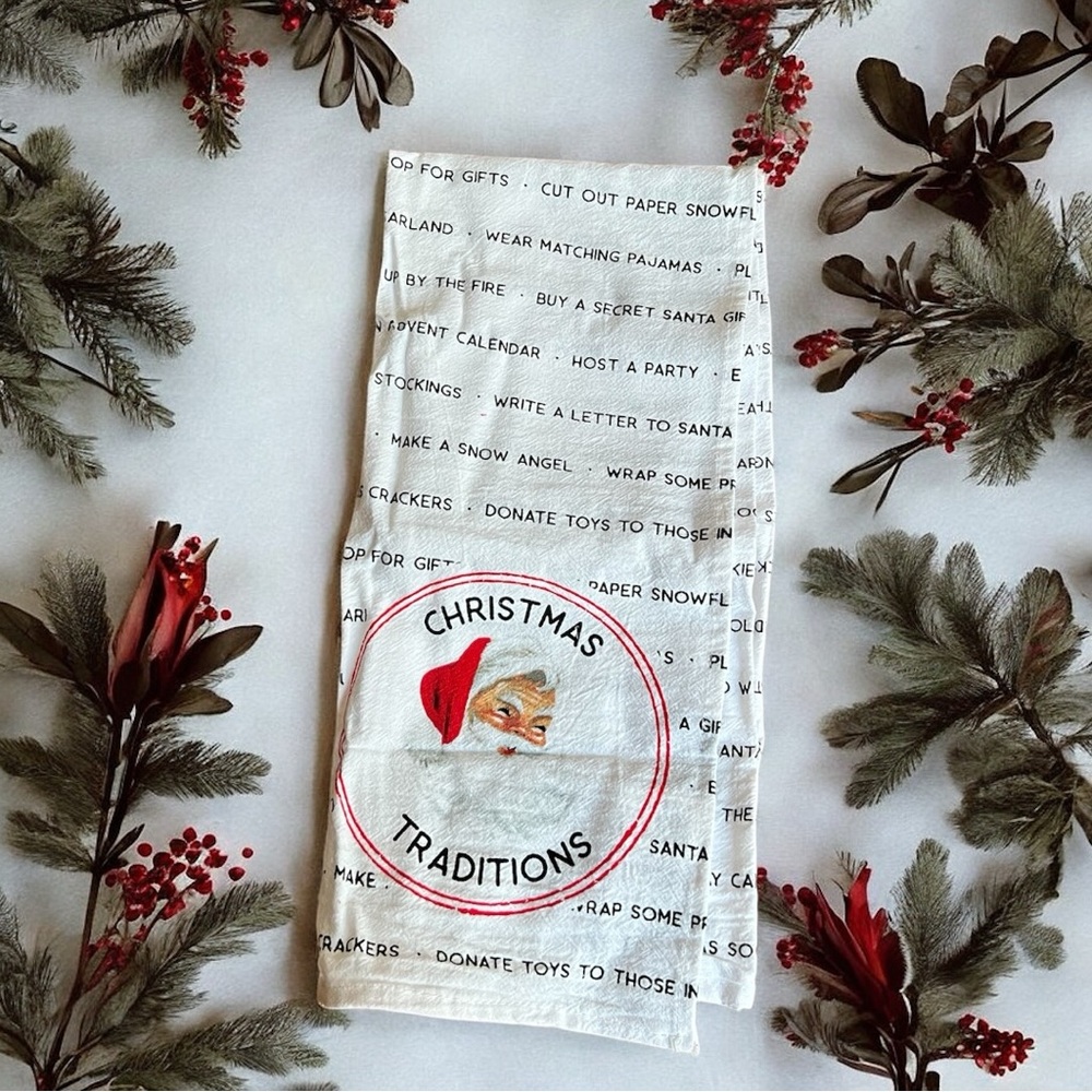 🎅🏼HALLMARK: One size Santa Christmas traditions theme hand towel, NWOT.